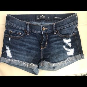 Hollister size 0 w 24 low rise short short